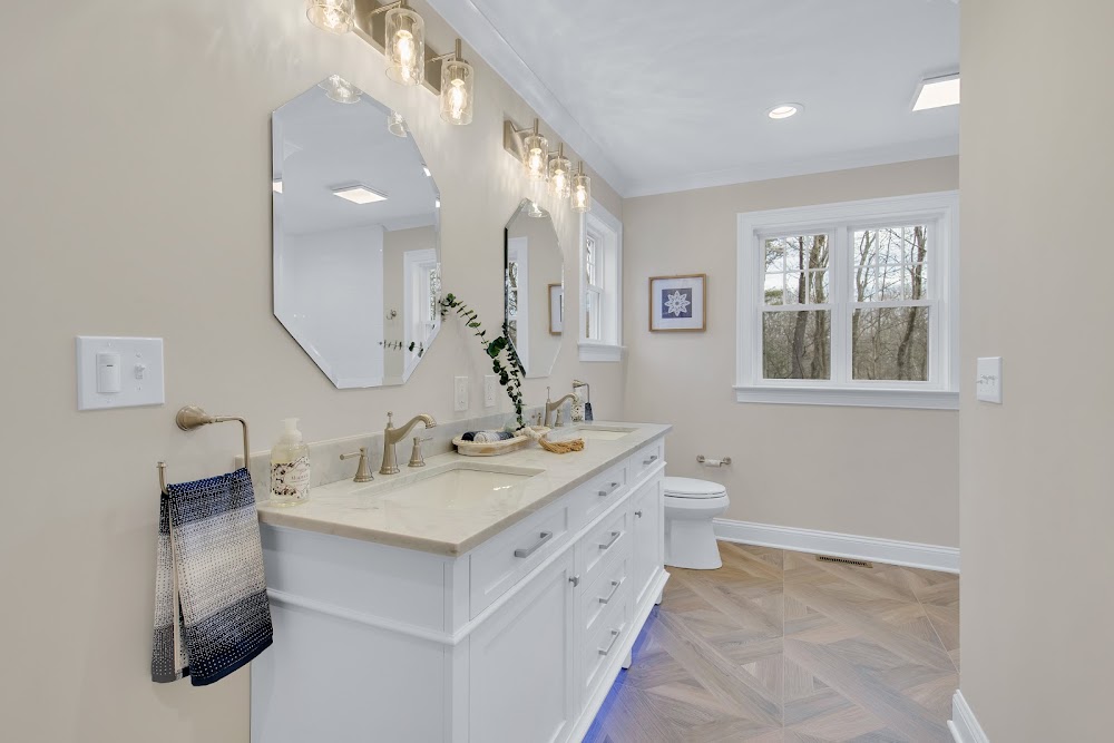 M & R Kitchens + Baths